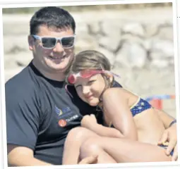  ??  ?? Odmor u Sukošanu Na plaži s kćeri Andrej kaže da mu je drago što ima mir i što ga nitko u Hrvatskoj ne prepoznaje