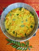  ??  ?? Cabbage and carrots are combined with cooked masoor dal (red lentils) in this wholesome kootu, which is redolent with ginger.