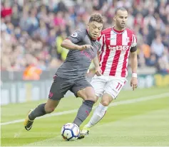  ??  ?? Arsenal’s English midfielder Alex Oxlade-Chamberlai­n (L) runs away from Stoke City’s Spanish striker Jese during the English Premier League football match between Stoke City and Arsenal at the Bet365 Stadium in Stoke-on-Trent, central England on August...