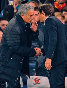  ??  ?? José Mourinho, 55 anni, e il suo rivale Antonio Conte, 48
