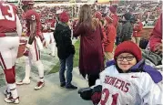  ?? BROOKE PRYOR, THE OKLAHOMAN] [PHOTO BY ?? Danielle Robinson, 17, became friends with linebacker/ defensive end Ogbonnia Okoronkwo after the pair met at the Children Center of Bethany’s prom in June.