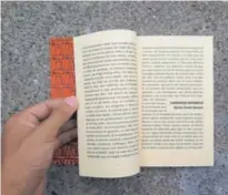  ?? CORTESÍA DE ADRIÁN FLORES. ?? El proyecto editorial 1390 incluye impresione­s de textos de Flores y otros autores.