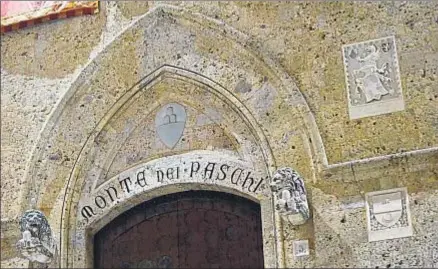  ?? GIUSEPPE CACACE / AFP ?? El legendario Monte dei Paschi, fundado en 1472, vive sus días más negros