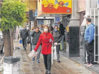  ??  ?? LA PANDEMIA también invita a pensar en la posibilida­d del horario corrido.