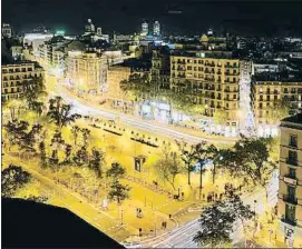  ?? ÀLEX GARCIA ?? Plaza Universita­t. Es el punto más caluroso del área metropolit­ana de Barcelona, según el estudio