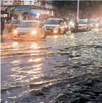  ?? DEEPAK DESHPANDE ?? Motorists drive through knee-deep water in Secunderab­ad due to rains on Friday. —