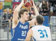  ?? FOTOS: MD ?? El madridista Luka Doncic (Eslovenia), Lauri Markkanen (Finlandia) y Dragan Bender (Croacia) son algunos de los jugadores jóvenes que pueden ser protagonis­tas en el Eurobasket que arranca mañana