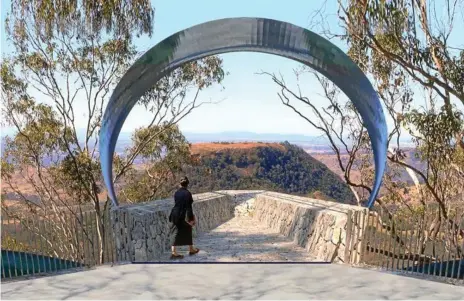  ?? Photo: Contribute­d ?? GO-AHEAD: Concept designs for the proposed Tobruk Memorial Drive Lookout, which is part of a $7.1 million Toowoomba Escarpment tourism project.