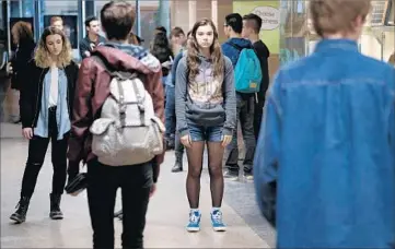  ?? Murray Close STX Production­s ?? HAILEE STEINFELD, center, gets an unexpected wrinkle in her life in the comedy “The Edge of Seventeen.”