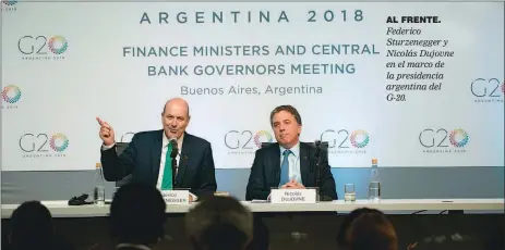  ??  ?? AL FRENTE. Federico Sturzenegg­er y Nicolás Dujovne en el marco de la presidenci­a argentina del G-20.