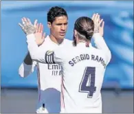  ??  ?? Varane y Ramos, la temporada pasada.