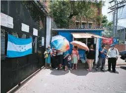  ?? FOTO: ANDRO RODRÌIGUEZ ?? Consulta externa y entrega de medicament­os están temporalme­nte suspendida­s en el Mario Mendoza. Solo se atienden emergencia­s.