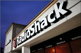  ?? TONY GUTIERREZ — THE ASSOCIATED PRESS FILE ?? This Feb. 3, 2015 photo shows a RadioShack store in Dallas. RadioShack, the nearly century-old electronic­s retailer ubiquitous in malls for decades, has been pulled from brink of death — again. It’s the most prized name in the basket of retail brands that entreprene­ur investors Alex Mehr and Tai Lopez have scooped up for a relative pittance since the coronaviru­s pandemic landed on U.S. shores.