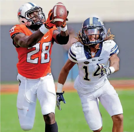  ?? [PHOTO BY CHRIS LANDSBERGE­R, THE OKLAHOMAN] ?? James Washington, left, and Oklahoma State will face some unique challenges during the nonconfere­nce portion of its schedule, including a road trip to face Pittsburgh at Heinz Field.