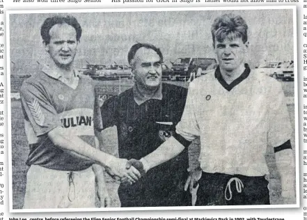  ??  ?? John Lee, centre, before refereeing the Sligo Senior Football Championsh­ip semi-final at Markievicz Park in 1993, with Tourlestra­ne captain Eamonn Walshe, left, and Tubbercurr­y caption Brendan Kilcoyne, right.
