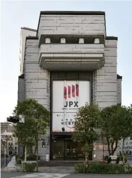  ?? The Yomiuri Shimbun ?? The Tokyo Stock Exchange is seen in November 2018.