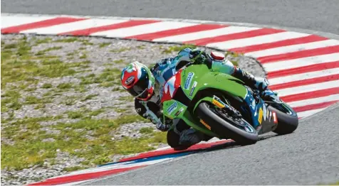  ?? Foto: Gioele Gobbi ?? Thomas Deisenhofe­r aus Donauwörth fährt gar nicht mehr im normalen Straßenver­kehr Motorrad. Dafür gibt er lieber auf der Rennstreck­e Gas.