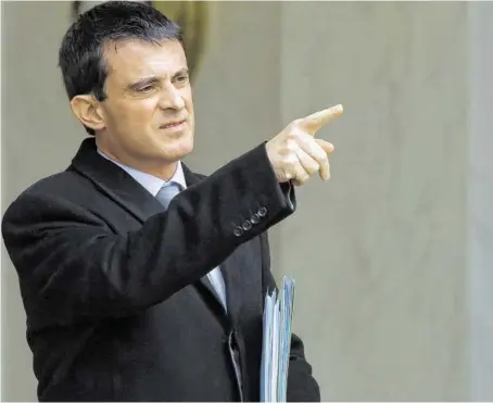  ?? Bild: SN/EPA ?? Neo-Premier Manuel Valls zeigt es an: Er will ganz nach oben. Einen großen Schritt dorthin hat er geschafft.
