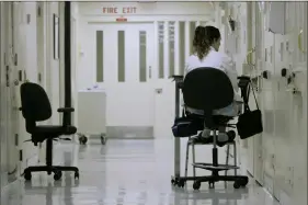  ?? AP Photo/RIch PeDRoncell­I ?? In this 2008 file photo, medical worker Theresa Wilks keeps a vigil outside an isolation cell containing an inmate who authoritie­s fear might attempt suicide, at California State Prison Sacramento in Folsom, Calif.