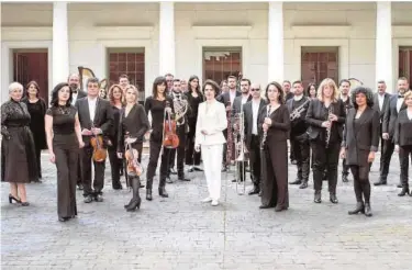  ?? // JESÚS MADRIÑÁN ?? Marzena Diakun, directora de la ORCAM, con la orquesta