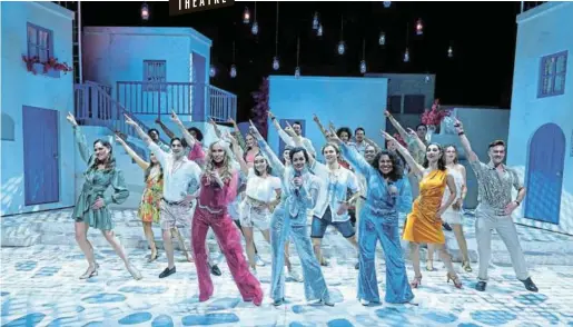  ?? Picture: SUPPLIED ?? Donna & the Dynamos with the ‘Mamma Mia!’ cast.