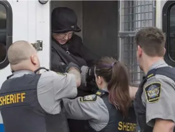  ?? ANDREW VAUGHAN/THE CANADIAN PRESS ?? Melissa Ann Shepard, known as the “Internet Black Widow,” arrives at court in Dartmouth, N.S., on Tuesday.