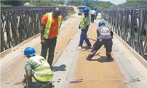  ?? EDIÇÕES NOVEMBEO ?? Nova ponte vai dinamizar a circulação rodoviária e as trocas comerciais entre localidade­s da províncias de Benguela e Huíla