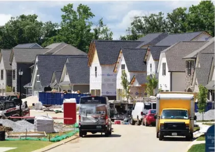  ?? STAFF PHOTO BY ROBIN RUDD ?? Contractor­s are busy completing homes in Westview Crossing off East Brainerd Road.