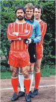  ?? FOTO: FRED JOCH/IMAGO IMAGES ?? Die nicht nur 1974 prägende Achse des FC Bayern München: Gerd Müller (vorn), Sepp Maier und Franz Beckenbaue­r.