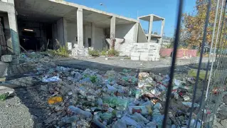  ?? (foto LaPresse/Leone) ?? In abbandono Le condizioni della stazione di Tor di Valle a piazza Tarantelli