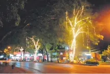  ??  ?? Bonito paseo de luces habilitado en la ciudad de Carapeguá.