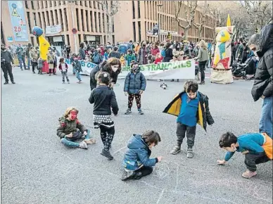  ?? MANÉ ESPINOSA ?? Los alrededore­s de la Escola Joan Miró, ayer, durante la jornada de protesta