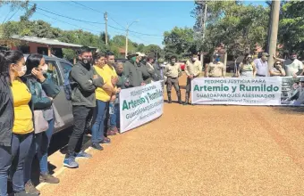  ?? ?? Familiares y amigos de Artemio Villalba y Rumildo Toledo se manifestar­on en varias ocasiones.