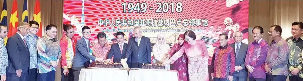  ??  ?? From sixth left, Junz, Shafie, Liang, Juhar, Norlidah, Shuryani and Liew cut the anniversar­y cakes at the National Day reception hosted by the Consulate General of the People’s Republic of China last night.