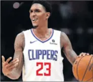  ??  ?? LOU WILLIAMS je kamp napustio radi sprovoda obiteljsko­g prijatelja, ali je završio u striptiz-baru