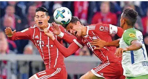  ?? FOTO: KNEFFEL/DPA ?? Es ist eher unwahrsche­inlich, dass James Rodriguez und Thomas Müller (von links) heute gegen Paris gemeinsam von Beginn an spielen werden.