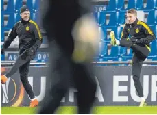  ?? FOTO: DPA ?? Spaß in Italien – Lukasz Piszczek (li.) und Marco Reus im Training.