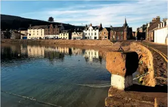  ??  ?? The start of the walk at Stonehaven harbour, with the sundial at the end of the Old Pier in the foreground.