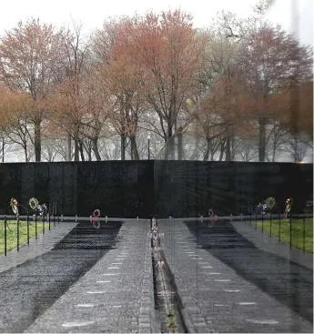  ?? AP FILE PHOTO ?? There are 58,320 names on the Vietnam Veterans Memorial wall in Washington, D.C. We may need a much longer wall to remember Americans taken by the COVID-19 pandemic.
