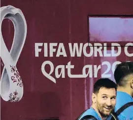  ?? ODD ANDERSEN / AFP ?? Leo Messi, a su llegada al aeropuerto internacio­nal de Doha