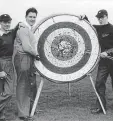  ??  ?? Glasgow Archers: 1954, with champ Bobby Hall on far left