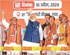  ?? PTI ?? PM Modi with Bihar Deputy CM Vijay Kumar Sinha (right) and HAMS chief Jitan Ram Manjhi at a rally in Gaya.