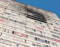  ??  ?? ► Incendio afectó del piso 17 al 22 en edificio de la capital.