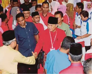  ??  ?? AHMAD Zahid ketika hadir ke majlis perasmian Mesyuarat Perwakilan UMNO Bahagian Bukit Gantang di Dewan Majlis Perbandara­n Taiping.