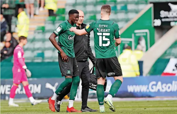  ?? Dave Rowntree/PPAUK ?? Plymouth Argyle midfielder Panutche Camara is taken off during the League One clash against Sunderland on Monday at Home Park