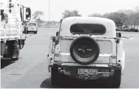  ??  ?? A motorist drives his vehicle with an old number plate along Siyepambil­i Drive in Pelandaba.Zinara has been calling for more than 200 000 motorists to register their vehicles to avoid de-registrati­on. (Picture: Eliah Saushoma)