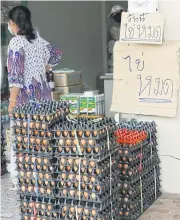  ?? APICHIT JINAKUL ?? A vendor in Pathum Thani puts up a sign saying ‘We’re out of eggs’ at her store above trays of eggs. Demands for eggs has increased sharply leading to a spike in retail prices, which has reportedly prompted some vendors to keep them only for regular customers.