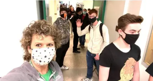  ??  ?? Super selfie: Superinten­dent Teresa Salazar snaps a selfie with students getting vaccinated this week. Photo from MESD’S Facebook page.