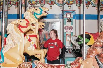  ?? Ross Mantle / New York Times ?? Hayley Bailley, 17, works at Kennywood amusement park in West Mifflin, Pa., in May. The big pop in pay and perks for Kennywood’s seasonal work force echoes what is happening around the country.