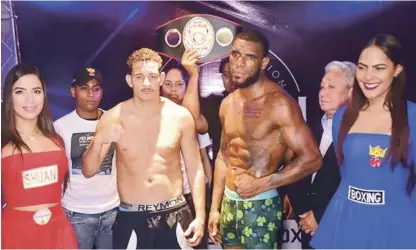  ?? CORTESÍA ORLANDO RAMOS ?? Félix –Mangú- Valera y el colombiano Beibi Berrocal en un cara a cara, ellos se miden esta noche en el hotel Jaragua por el título latino del peso semipesado que avala la Asociación Mundial de Boxeo.